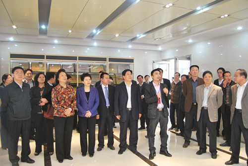 管城区工商联:全省非公有制经济人士理想信念实践活动推进会在管城回族区召开(图3) 管城区工商联:全省非公有制经济人士理想信念实践活动推进会在管城回族区召开(图3)