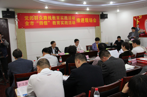 全市非公有制经济人士党的群众路线教育实践活动和全市“四信”教育实践活动推进现场会在管城区召开(图1) 全市非公有制经济人士党的群众路线教育实践活动和全市“四信”教育实践活动推进现场会在管城区召开(图1)