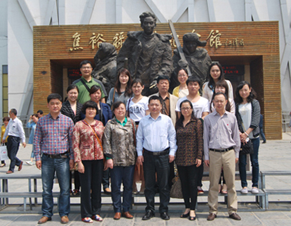 管城区统战部、工商联党员干部赴兰考参观学习(图1) 管城区统战部、工商联党员干部赴兰考参观学习(图1)