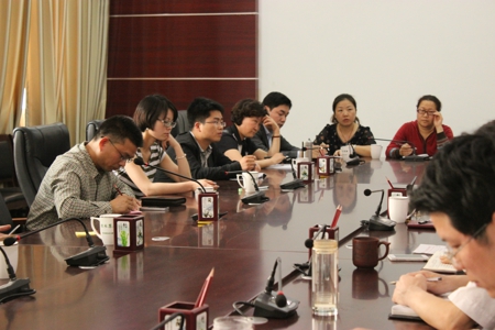 二七区工商联到铭功路街道基层商会座谈调研(图1) 二七区工商联到铭功路街道基层商会座谈调研(图1)