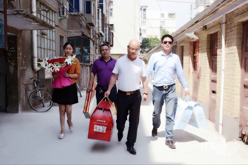 让世界充满爱(图1) 让世界充满爱(图1)