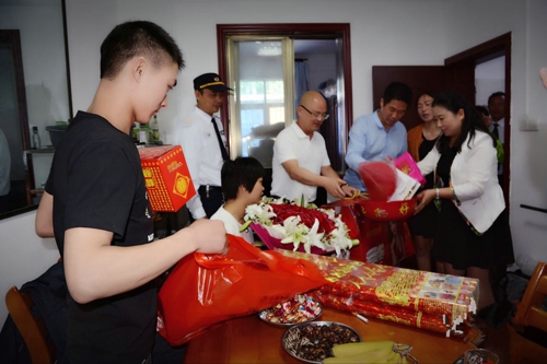 让世界充满爱(图2) 让世界充满爱(图2)