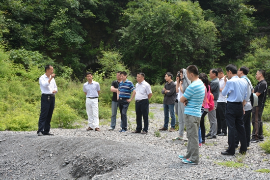 党派工商联支部组织党员参观爱国主义教育基地(图1) 党派工商联支部组织党员参观爱国主义教育基地(图1)