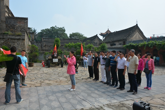 党派工商联支部组织党员参观爱国主义教育基地(图2) 党派工商联支部组织党员参观爱国主义教育基地(图2)