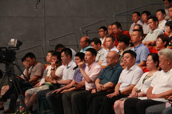 省工商联副主席赵纯武、省纪委预防腐败室主任祁建峰做客《清风茶社》畅谈“亲清”政商关系(图1) 省工商联副主席赵纯武、省纪委预防腐败室主任祁建峰做客《清风茶社》畅谈“亲清”政商关系(图1)