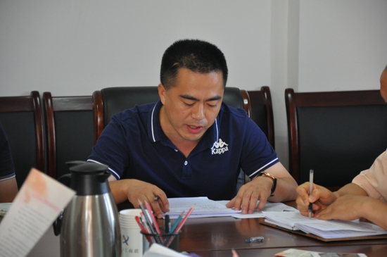 党派工商联支部召开“四对照四反思”座谈会(图2) 党派工商联支部召开“四对照四反思”座谈会(图2)