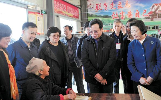 市工商联参加全省“千企帮千村”精准扶贫行动现场会观摩活动(图1) 市工商联参加全省“千企帮千村”精准扶贫行动现场会观摩活动(图1)