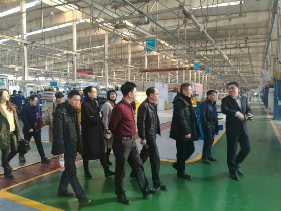 市工商联邀请知名企业走进宇通(图2) 市工商联邀请知名企业走进宇通(图2)