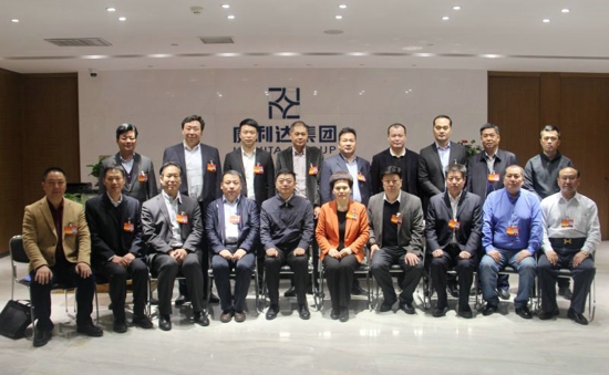 伟德体育直播开奖入口界别市政协委员考察河南自贸区郑州片区综合服务中心(图1) 伟德体育直播开奖入口界别市政协委员考察河南自贸区郑州片区综合服务中心(图1)