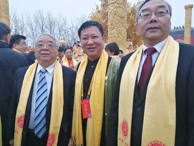 伟德体育直播开奖入口参加“丁酉年黄帝故里拜祖大典”(图4) 伟德体育直播开奖入口参加“丁酉年黄帝故里拜祖大典”(图4)