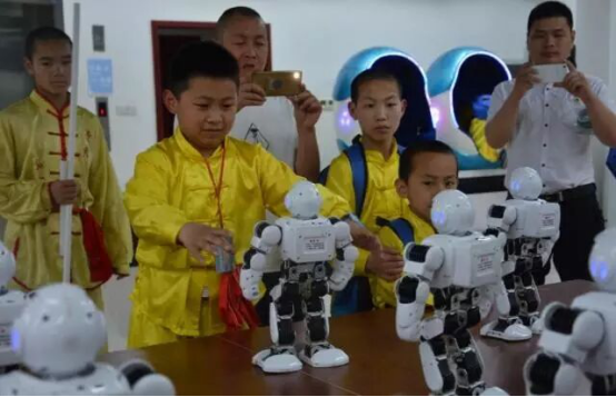 金水区商会携手慧腾科技“回馈社会科技关爱下一代”(图4) 金水区商会携手慧腾科技“回馈社会科技关爱下一代”(图4)