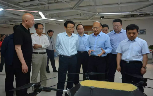 郑州市委副书记、市长程志明一行莅临金水区杨金路辖区智慧公园视察指导(图1) 郑州市委副书记、市长程志明一行莅临金水区杨金路辖区智慧公园视察指导(图1)