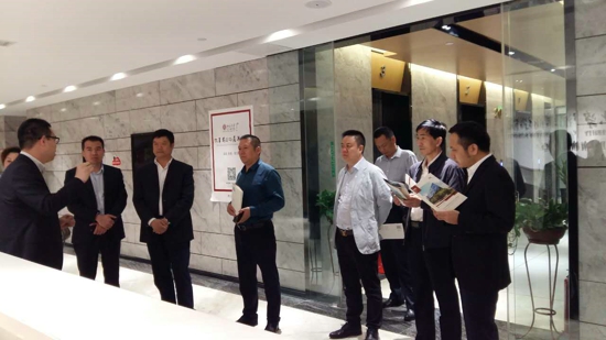 上街区工商联和企业家考察河南自由贸易试验区郑州片区综合服务区(图1) 上街区工商联和企业家考察河南自由贸易试验区郑州片区综合服务区(图1)