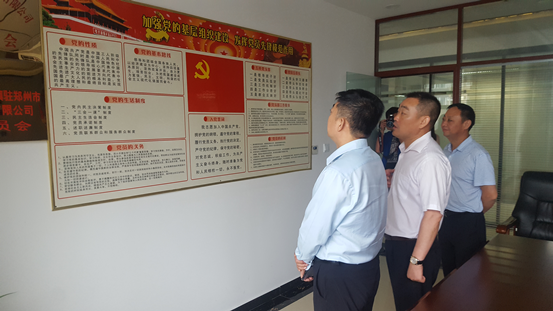 伟德体育直播开奖入口领导到我市非公企业调研(图2) 伟德体育直播开奖入口领导到我市非公企业调研(图2)