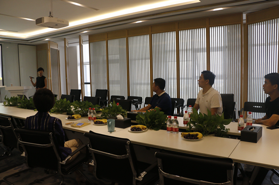 市委统战部副部长、市工商联党组书记王新调研我市非公有制企业(图2) 市委统战部副部长、市工商联党组书记王新调研我市非公有制企业(图2)