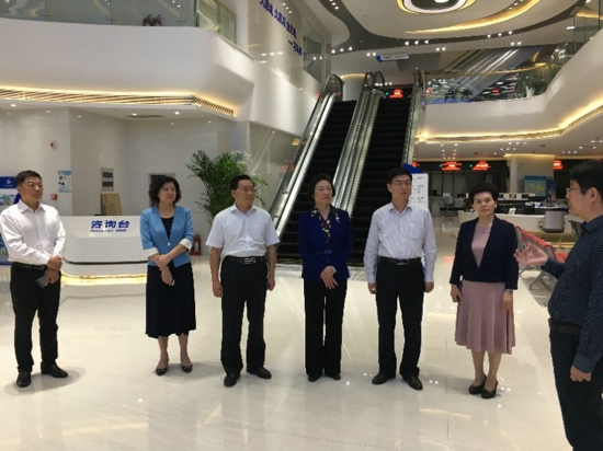 省工商联领导带队到河南自贸区郑州片区考察调研(图1) 省工商联领导带队到河南自贸区郑州片区考察调研(图1)