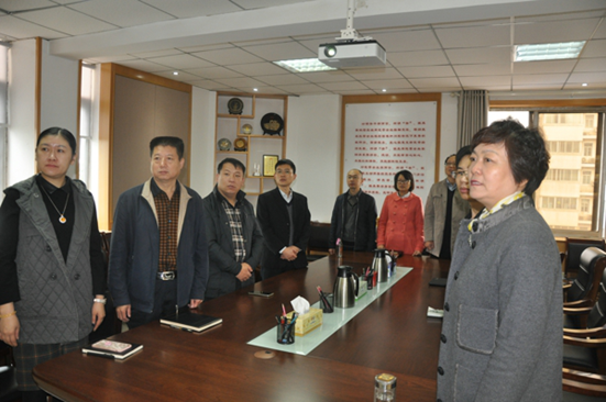 伟德体育直播开奖入口系统收听收看十九大开幕会(图1) 伟德体育直播开奖入口系统收听收看十九大开幕会(图1)