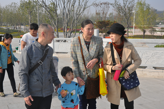 “喜迎重阳节 乐看新郑州”---市工商联组织老干部游园活动(图3) “喜迎重阳节 乐看新郑州”---市工商联组织老干部游园活动(图3)