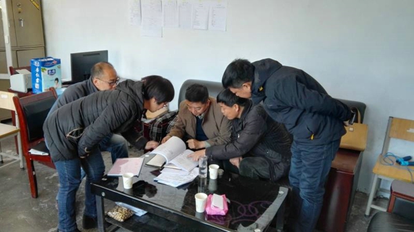 伟德体育直播开奖入口“暖冬行动”到登封调研脱贫攻坚工作(图1) 伟德体育直播开奖入口“暖冬行动”到登封调研脱贫攻坚工作(图1)