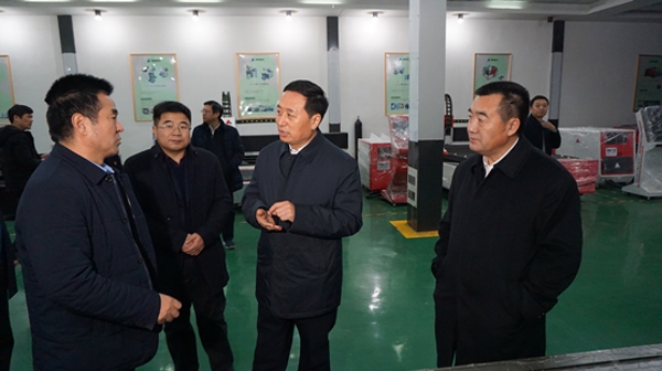 省委常委、统战部部长孙守刚走访慰问郑州市非公企业(图2) 省委常委、统战部部长孙守刚走访慰问郑州市非公企业(图2)