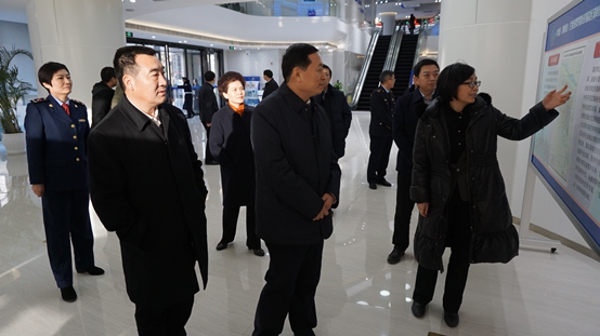 省委常委、统战部部长孙守刚走访慰问郑州市非公企业(图3) 省委常委、统战部部长孙守刚走访慰问郑州市非公企业(图3)