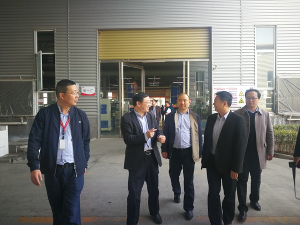 伟德体育直播开奖入口赴商丘学习交流工商联工作(图1) 伟德体育直播开奖入口赴商丘学习交流工商联工作(图1)