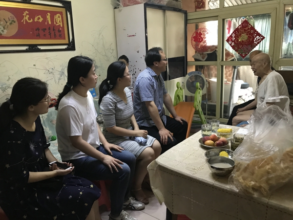 浓情迎端午 慰问暖人心(图2) 浓情迎端午 慰问暖人心(图2)