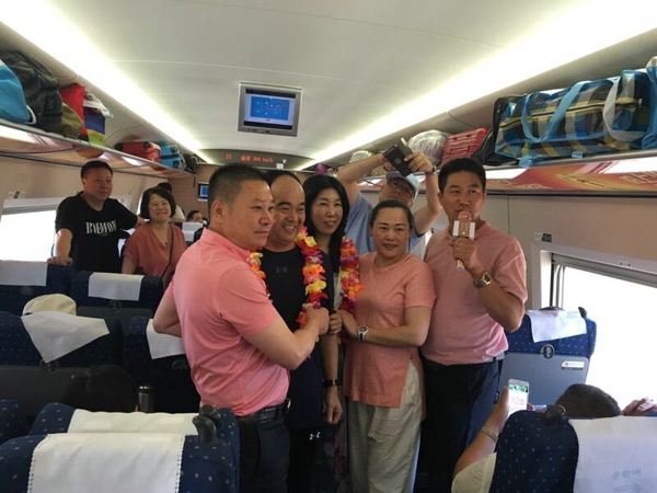 难忘的生日---郑州温州商会温馨之家再添温馨(图2) 难忘的生日---郑州温州商会温馨之家再添温馨(图2)