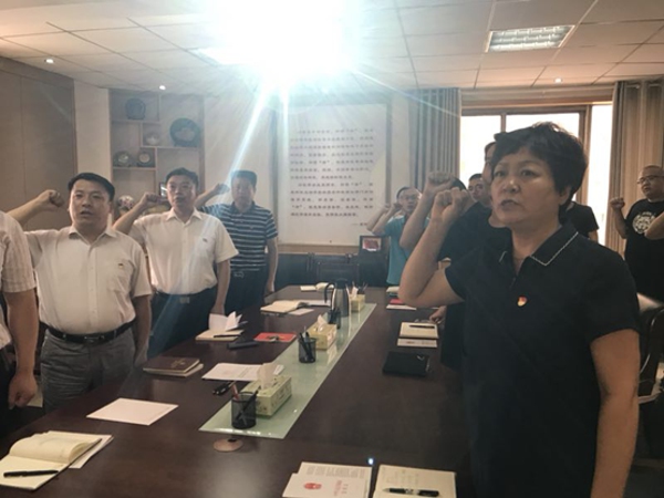 不忘初心跟党走 牢记使命筑防线(图1) 不忘初心跟党走 牢记使命筑防线(图1)