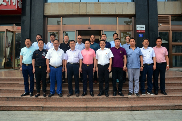 杨福平到郑州温州商会调研指导工作(图4) 杨福平到郑州温州商会调研指导工作(图4)