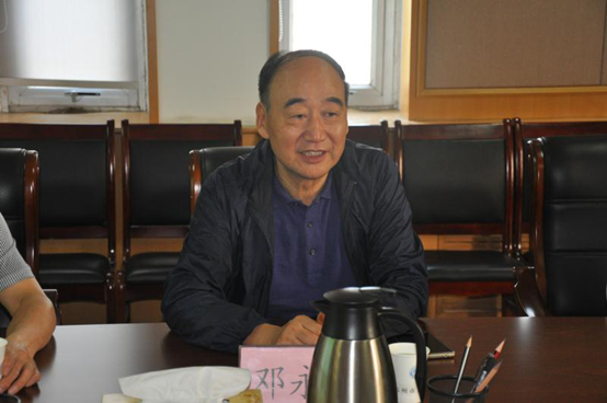 河南省慈善总会会长邓永俭一行莅临伟德体育直播开奖入口指导工作(图1) 河南省慈善总会会长邓永俭一行莅临伟德体育直播开奖入口指导工作(图1)