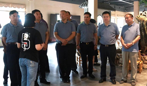 借得南湾一片月、映红郑州民企心(图2) 借得南湾一片月、映红郑州民企心(图2)