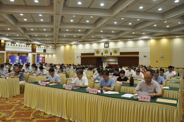 伟德体育直播开奖入口十八届二次常委会议召开(图2) 伟德体育直播开奖入口十八届二次常委会议召开(图2)