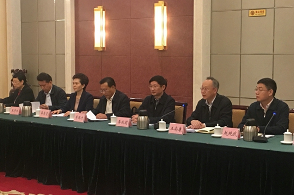 全国工商联第六联系调研组在郑州召开郑州市民营经济发展情况和推进工商联所属商会改革发展情况座谈会(图1) 全国工商联第六联系调研组在郑州召开郑州市民营经济发展情况和推进工商联所属商会改革发展情况座谈会(图1)