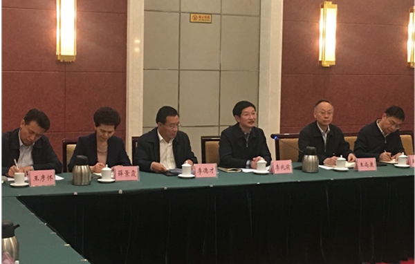 全国工商联第六联系调研组在郑州召开郑州市民营经济发展情况和推进工商联所属商会改革发展情况座谈会(图3) 全国工商联第六联系调研组在郑州召开郑州市民营经济发展情况和推进工商联所属商会改革发展情况座谈会(图3)