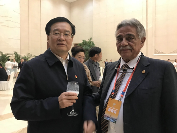 “意大利中心”项目签署三方共建合作协议(图2) “意大利中心”项目签署三方共建合作协议(图2)