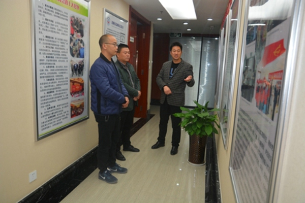 寺沟村干部到郑州温州商会走访交流(图1) 寺沟村干部到郑州温州商会走访交流(图1)