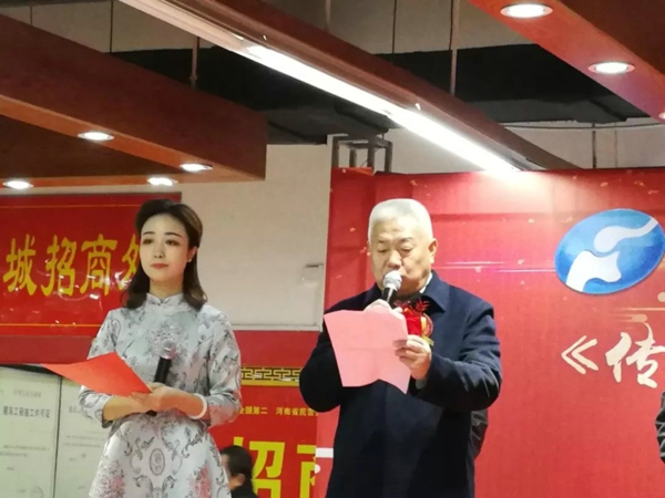 郑州市古玩业商会会长蒋继明参加大型鉴宝活动《传世宝藏》(图2) 郑州市古玩业商会会长蒋继明参加大型鉴宝活动《传世宝藏》(图2)