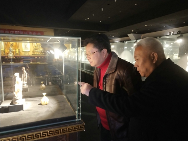 郑州市古玩业商会邀请鉴定专家陈建明、崔凯参观郑州古玩城犍陀罗艺术展(图1) 郑州市古玩业商会邀请鉴定专家陈建明、崔凯参观郑州古玩城犍陀罗艺术展(图1)