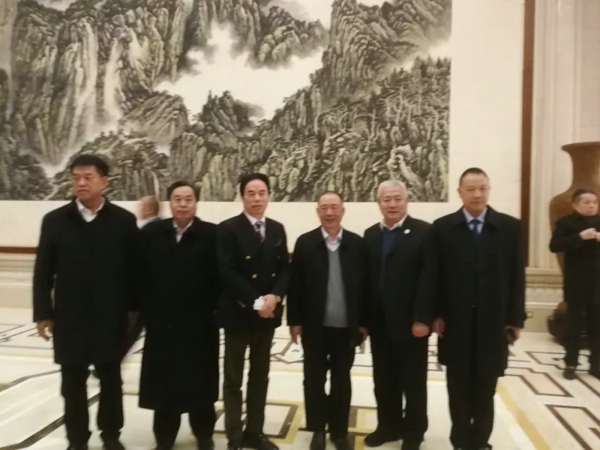 郑州市古玩业商会会长蒋继明赴京参加民营企业家迎春座谈会(图2) 郑州市古玩业商会会长蒋继明赴京参加民营企业家迎春座谈会(图2)