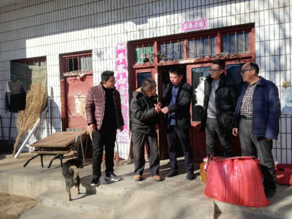 新密市工商联:新春送温暖 慰问暖人心(图2) 新密市工商联:新春送温暖 慰问暖人心(图2)