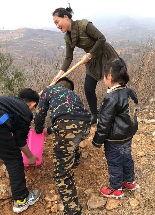 郑州市盐城商会开展“关爱自然,义务植树”志愿服务活动(图2) 郑州市盐城商会开展“关爱自然,义务植树”志愿服务活动(图2)