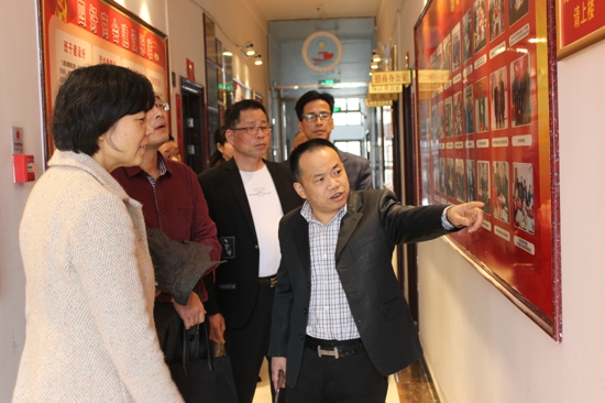 郑州嘉兴商会:海宁市政协主席等领导莅临我会考察指导(图2) 郑州嘉兴商会:海宁市政协主席等领导莅临我会考察指导(图2)