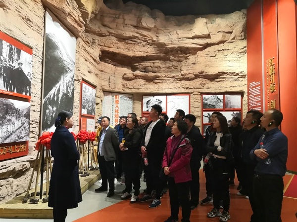 盐城商会赴红旗渠开展教育学习活动(图3) 盐城商会赴红旗渠开展教育学习活动(图3)