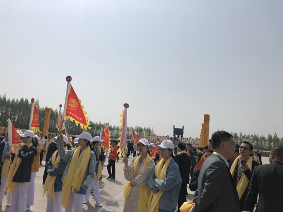 郑州市嘉兴商会参加己亥年黄帝故里拜祖大典(图2) 郑州市嘉兴商会参加己亥年黄帝故里拜祖大典(图2)