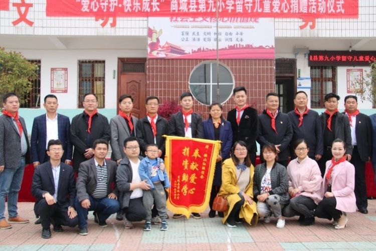 管城区工商联副会长赴苏仙石中学开展爱心捐赠活动(图3) 管城区工商联副会长赴苏仙石中学开展爱心捐赠活动(图3)