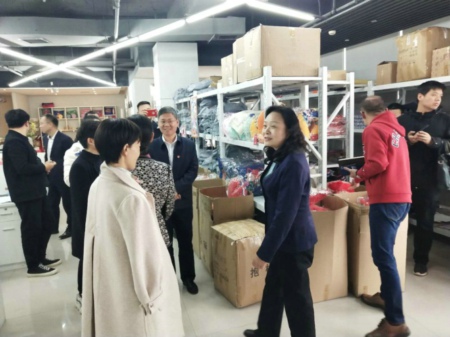 市政协副主席岳希荣到高新区工商联会员单位调研指导(图2) 市政协副主席岳希荣到高新区工商联会员单位调研指导(图2)