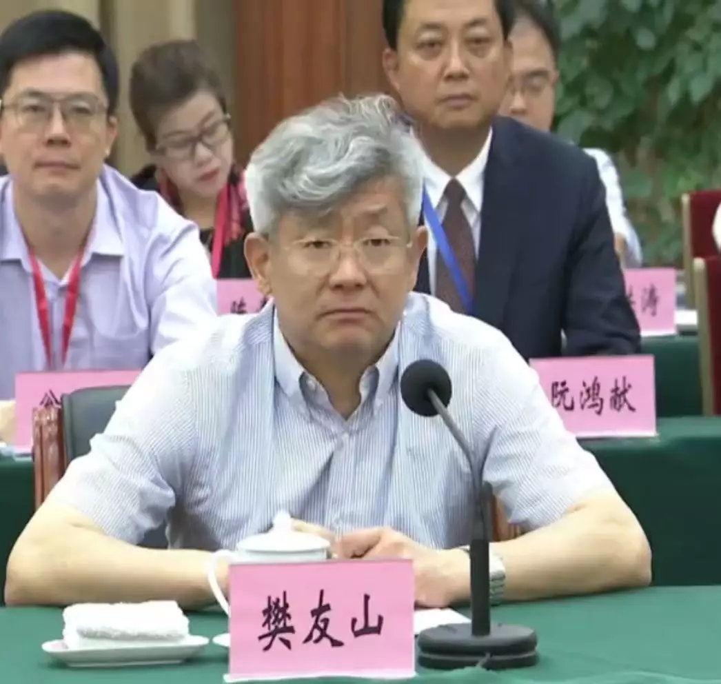 郑州市古玩业商会会长蒋继明受邀出席全国工商联直属商会会长联席会议(图2) 郑州市古玩业商会会长蒋继明受邀出席全国工商联直属商会会长联席会议(图2)