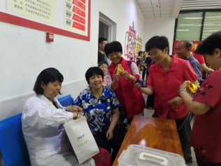 郑州盐城商会开展“党群心连心 棕情端午节”主题活动(图2) 郑州盐城商会开展“党群心连心 棕情端午节”主题活动(图2)