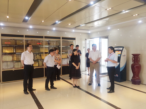 省、市政协领导到管城区工商联会员企业进行实地走访调研(图1) 省、市政协领导到管城区工商联会员企业进行实地走访调研(图1)